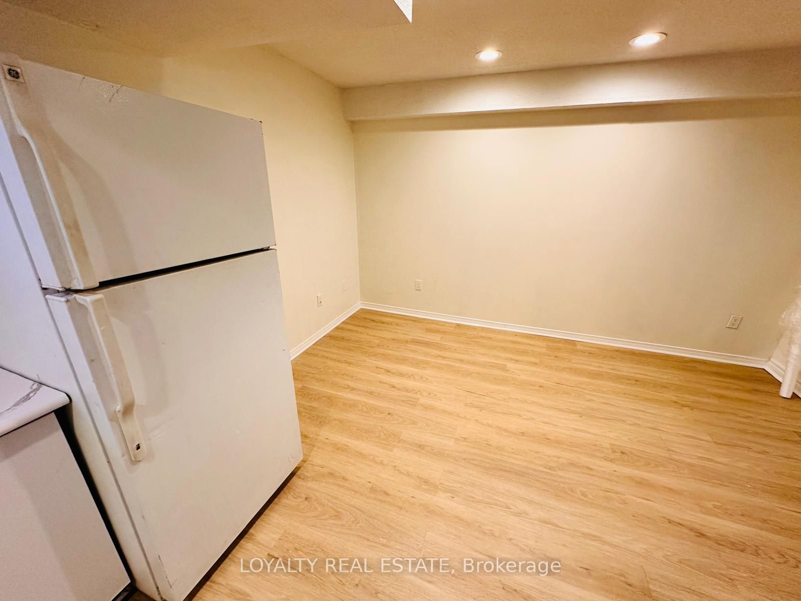 28 Thorp Crescent Property Photo 42