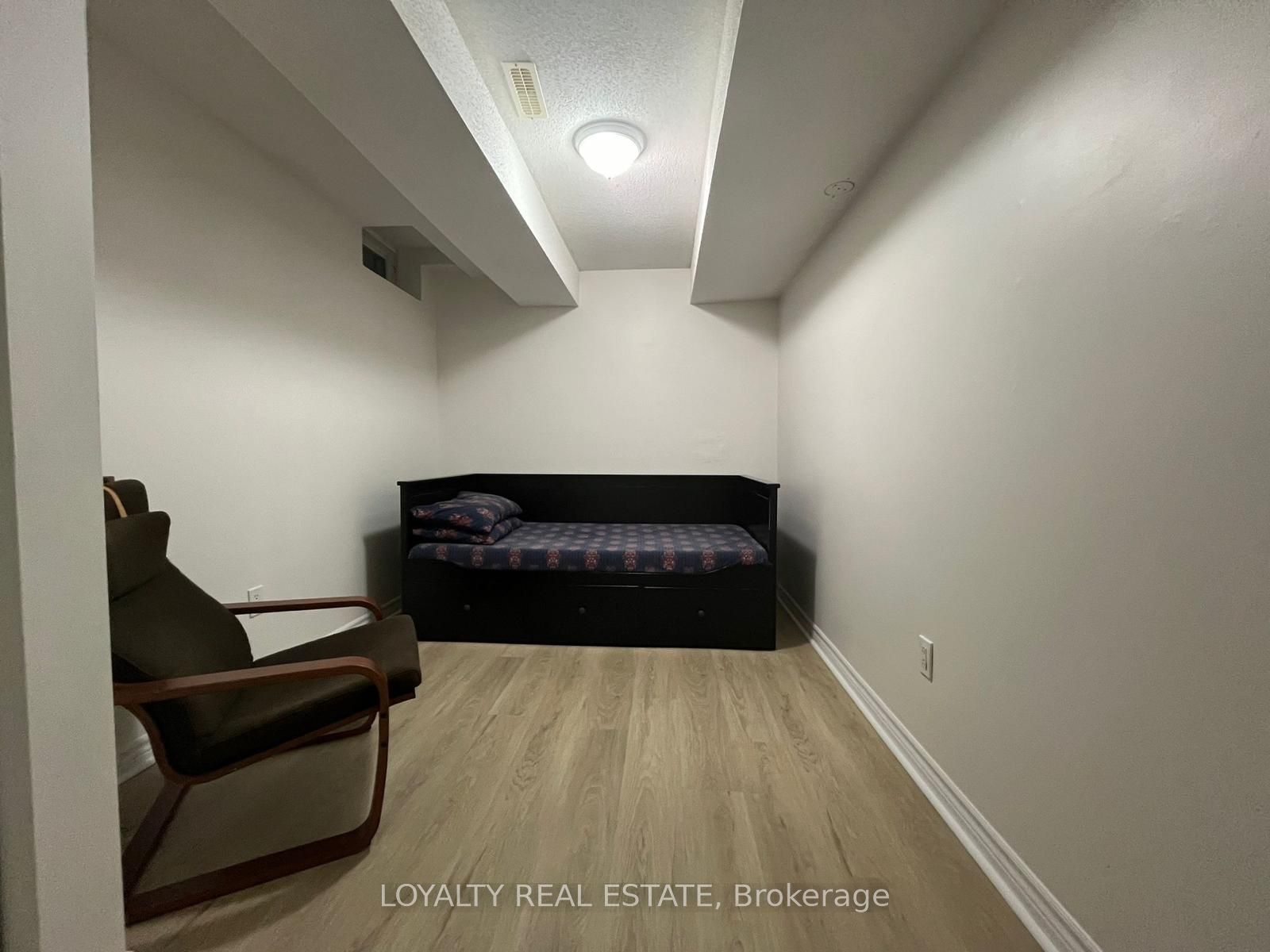 28 Thorp Crescent Property Photo 45