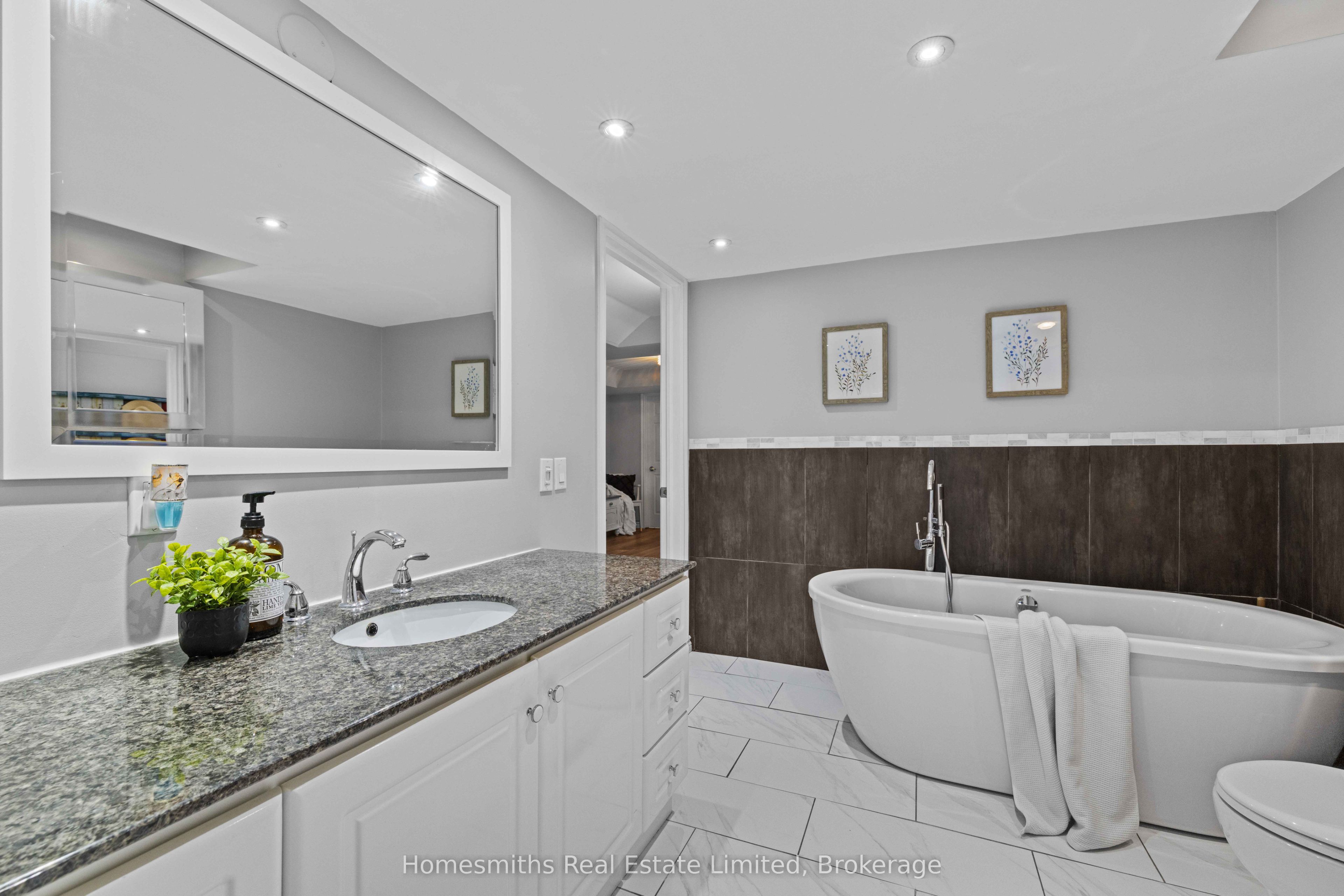 461 King Avenue E Property Photo 33