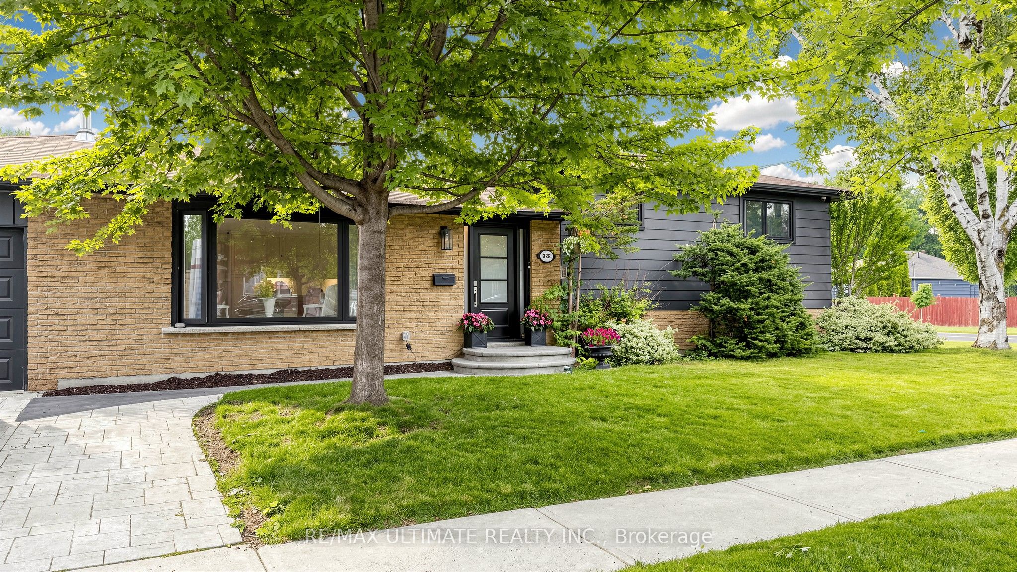 112 Coronation Drive Property Photo 1