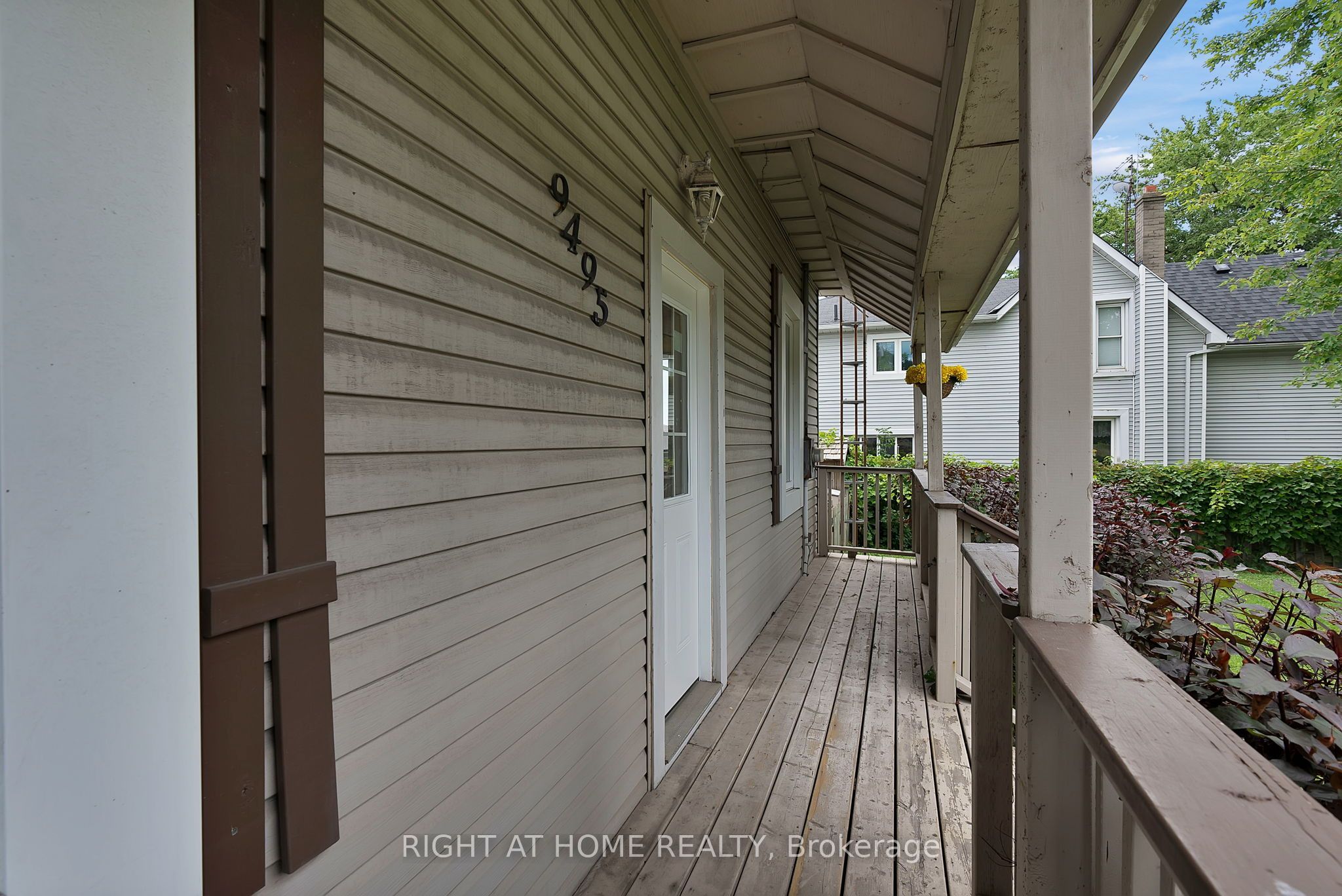 9495 Baldwin Street N Property Photo 5