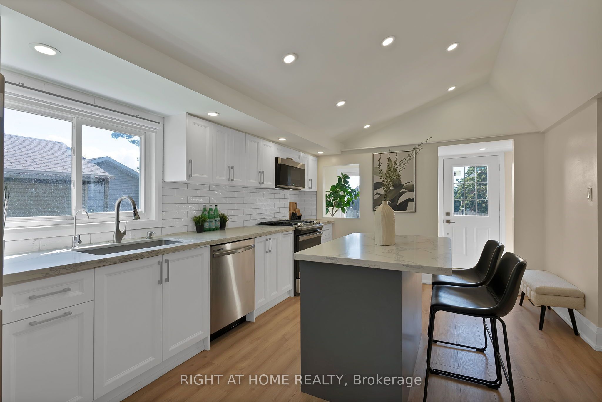 9495 Baldwin Street N Property Photo 15