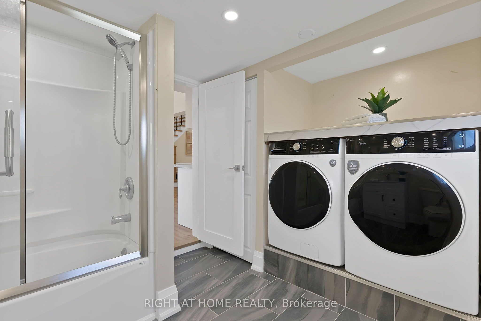 9495 Baldwin Street N Property Photo 29