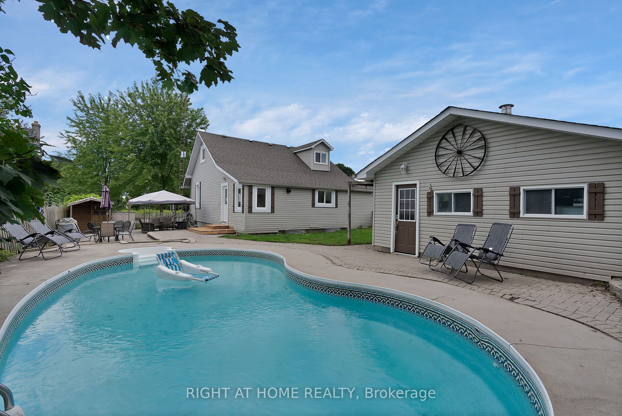 9495 Baldwin Street N Property Photo 30