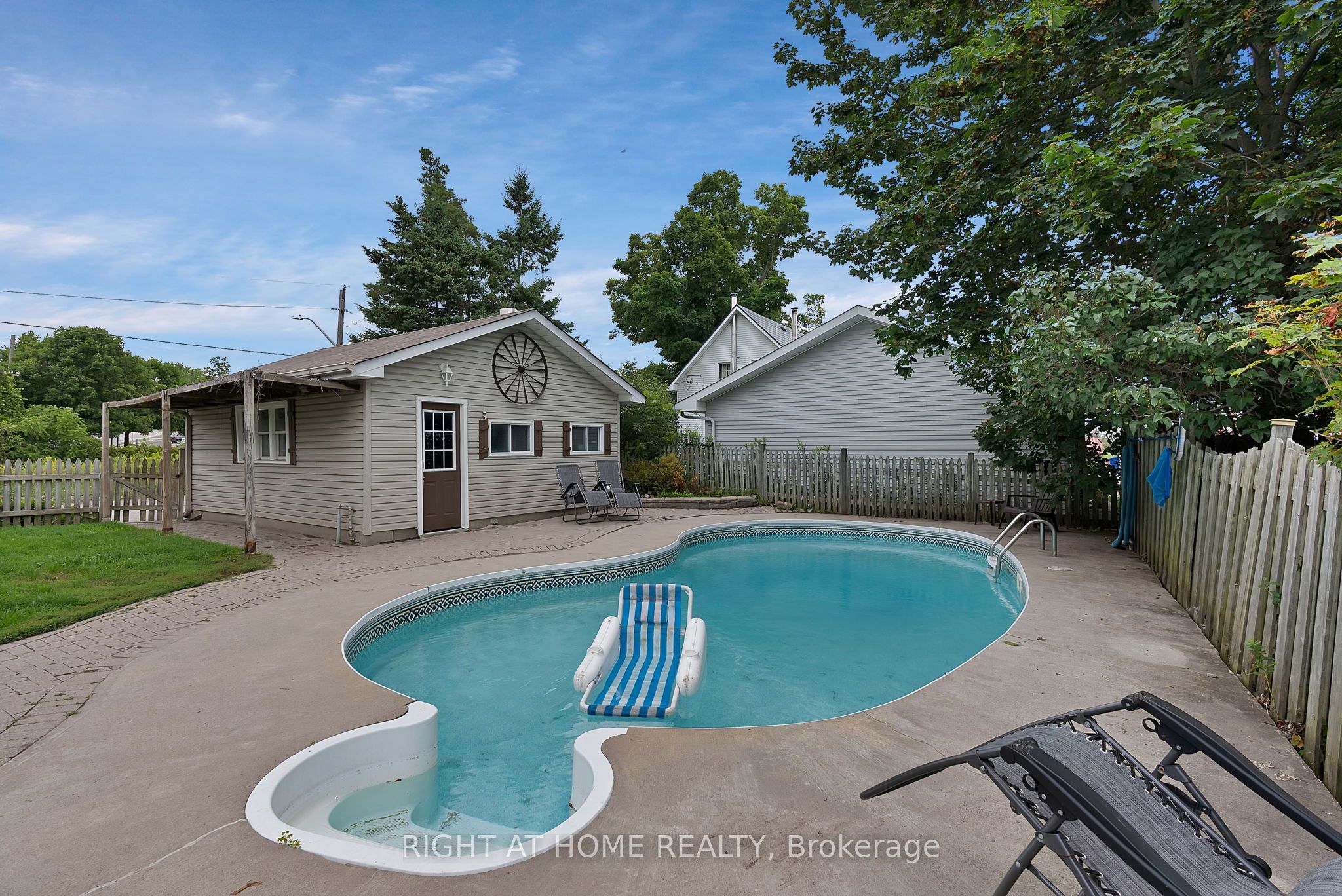 9495 Baldwin Street N Property Photo 31