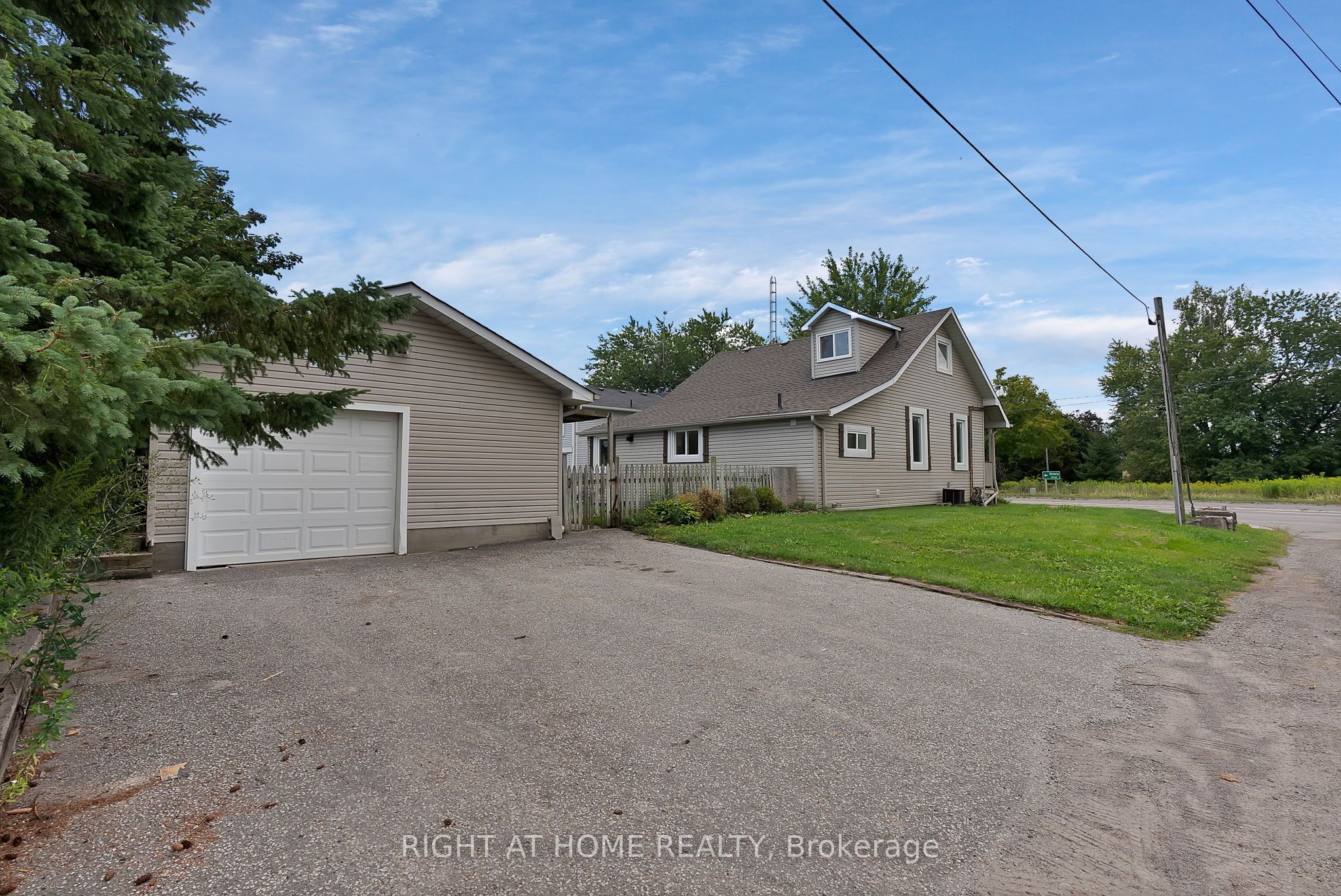 9495 Baldwin Street N Property Photo 34