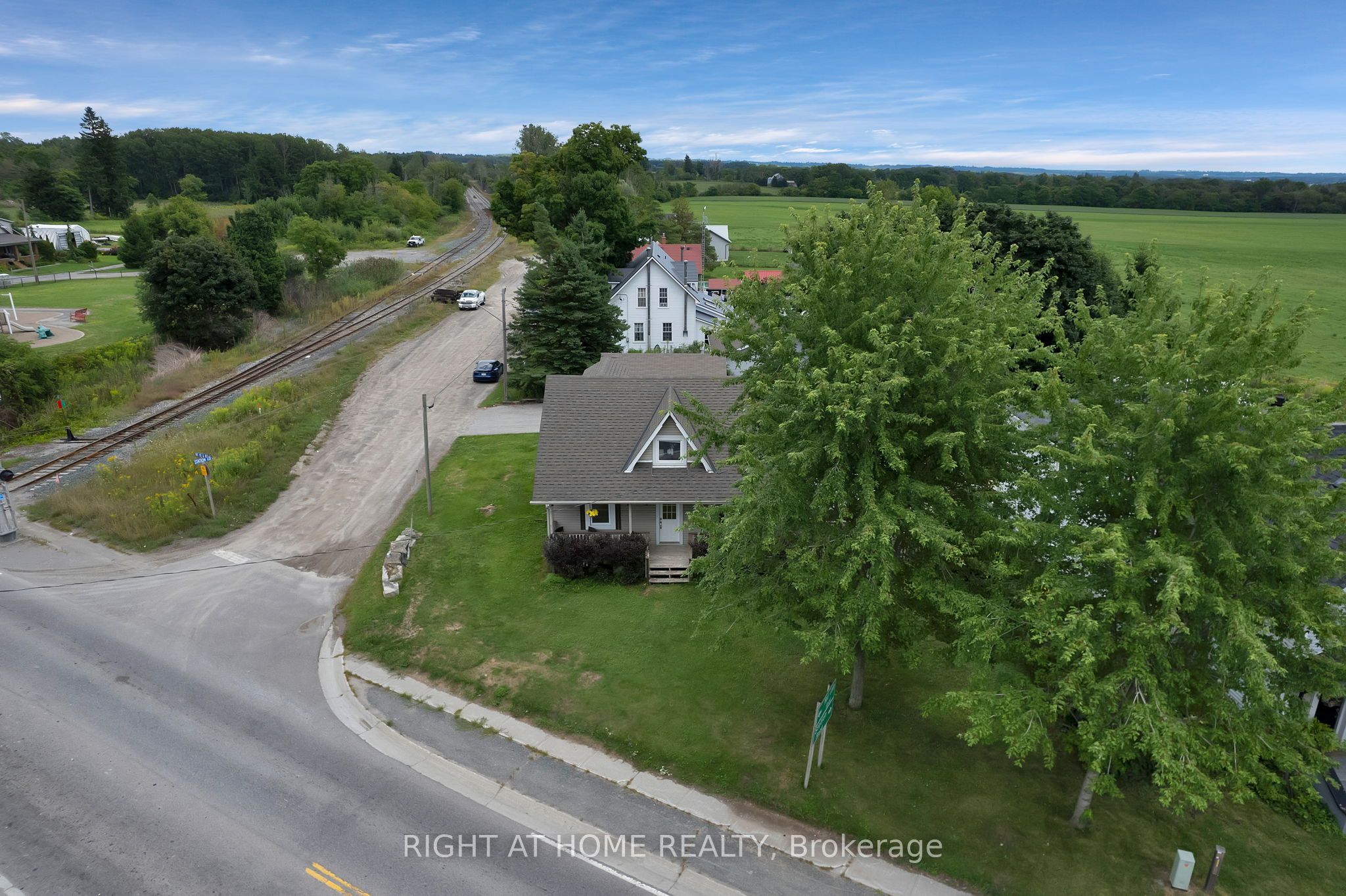 9495 Baldwin Street N Property Photo 35