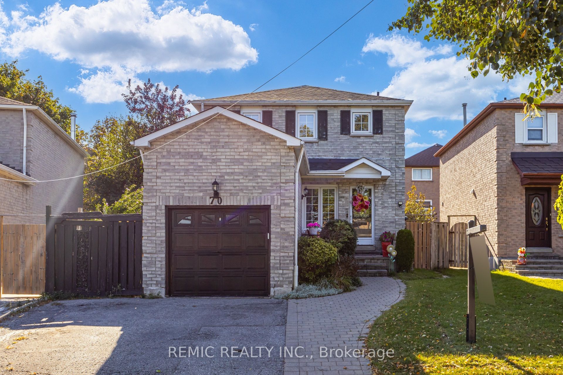 70 Large Crescent Property Photo 1