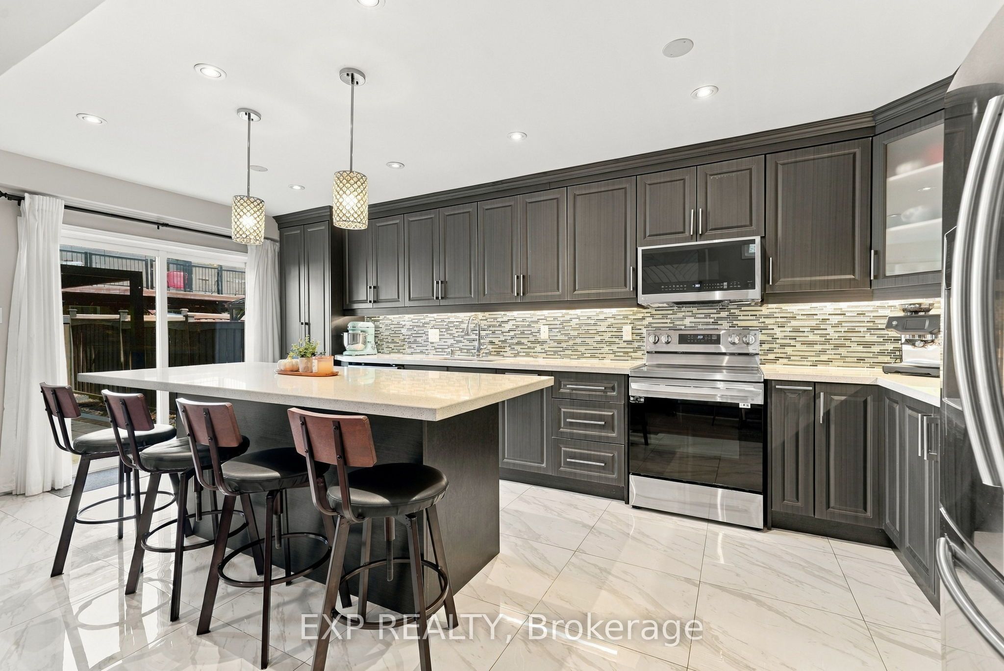 48 Thackery Drive Property Photo 8