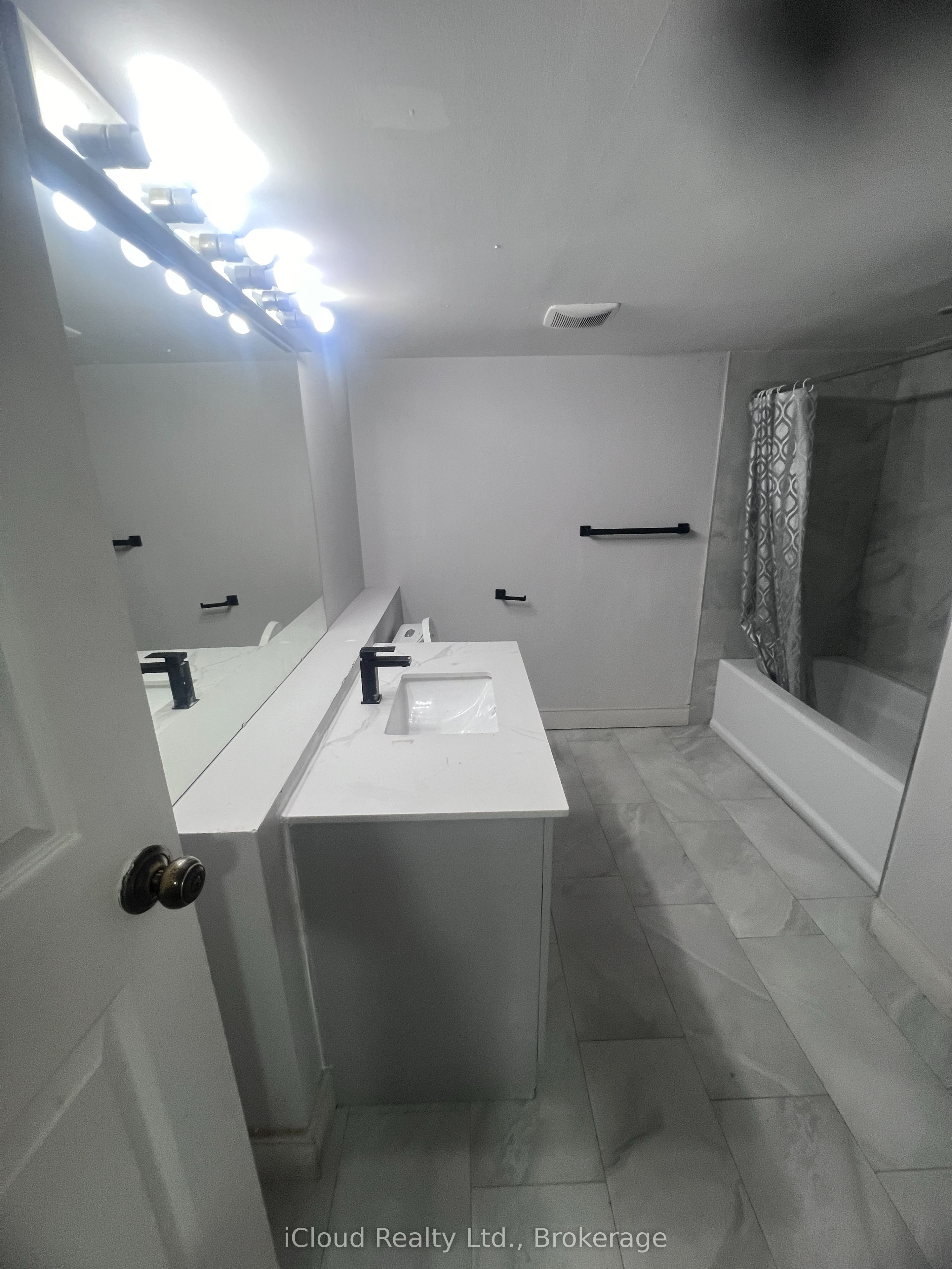 736 Annland Street Property Photo 12