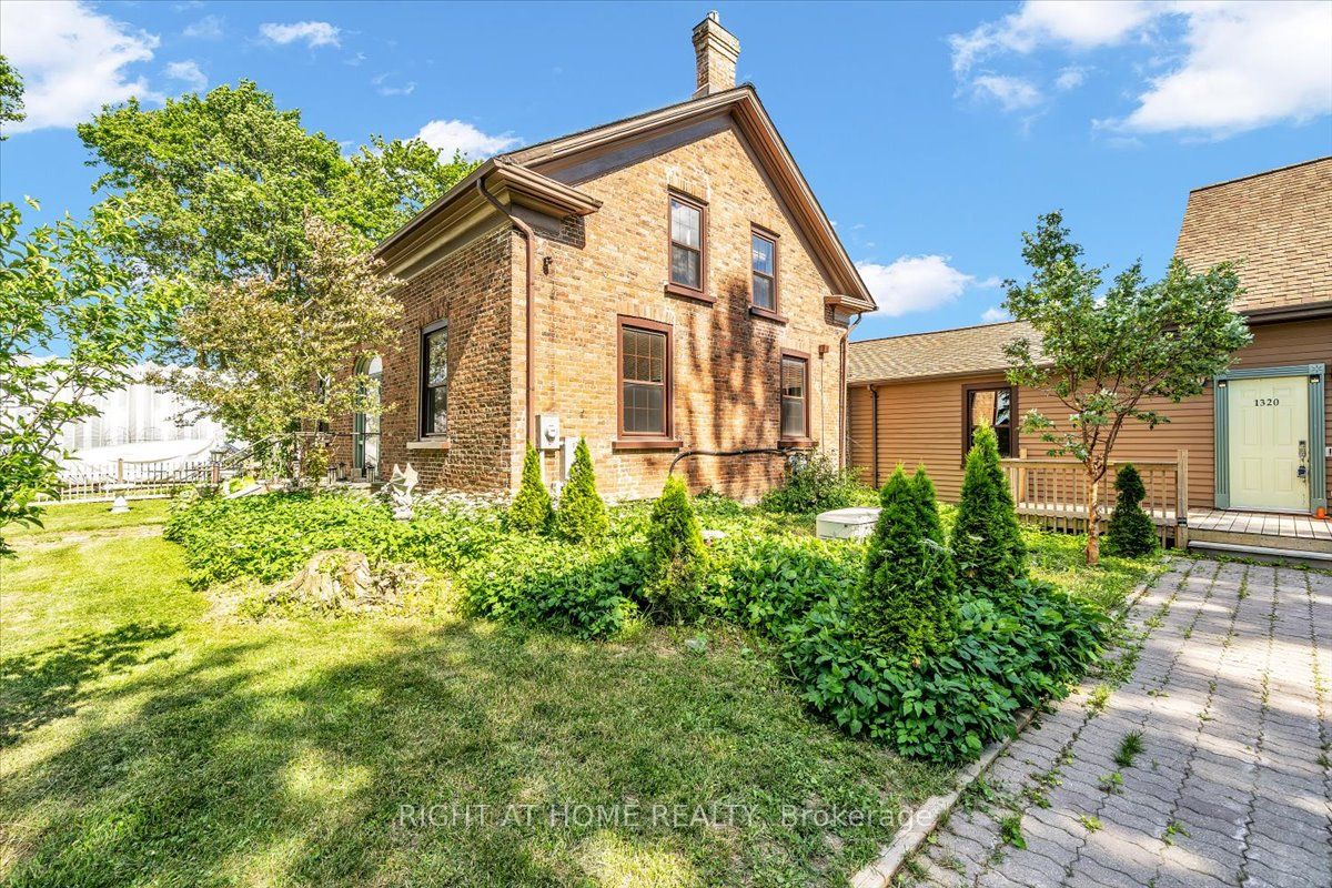 1320 King Street Property Photo 6