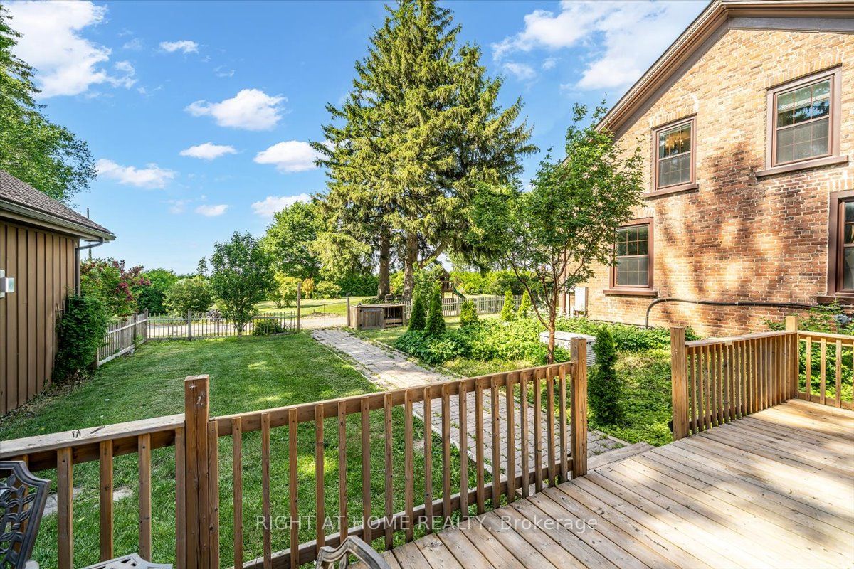 1320 King Street Property Photo 7