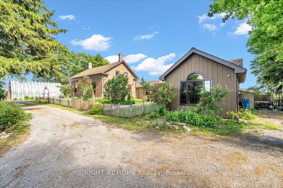 1320 King Street Property Photo 8
