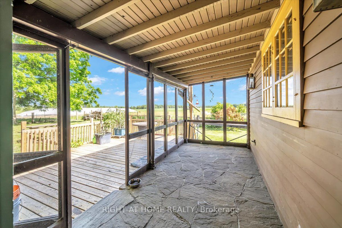 1320 King Street Property Photo 15