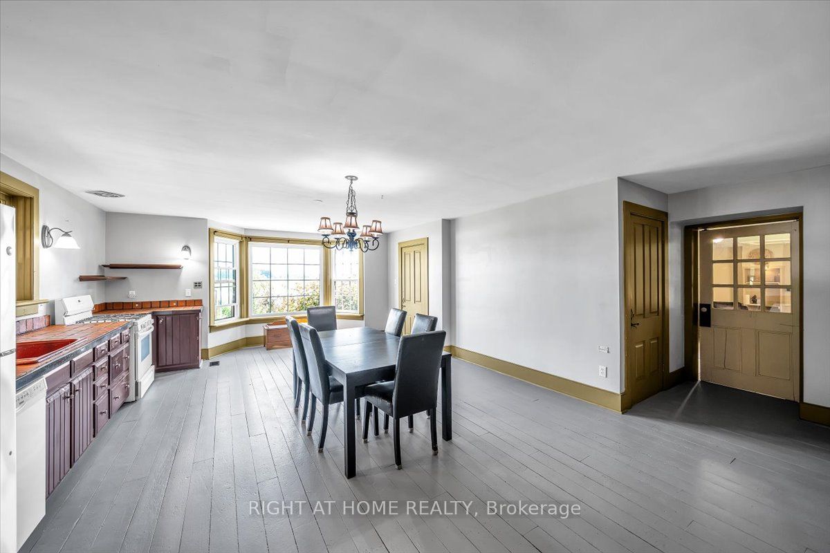 1320 King Street Property Photo 17