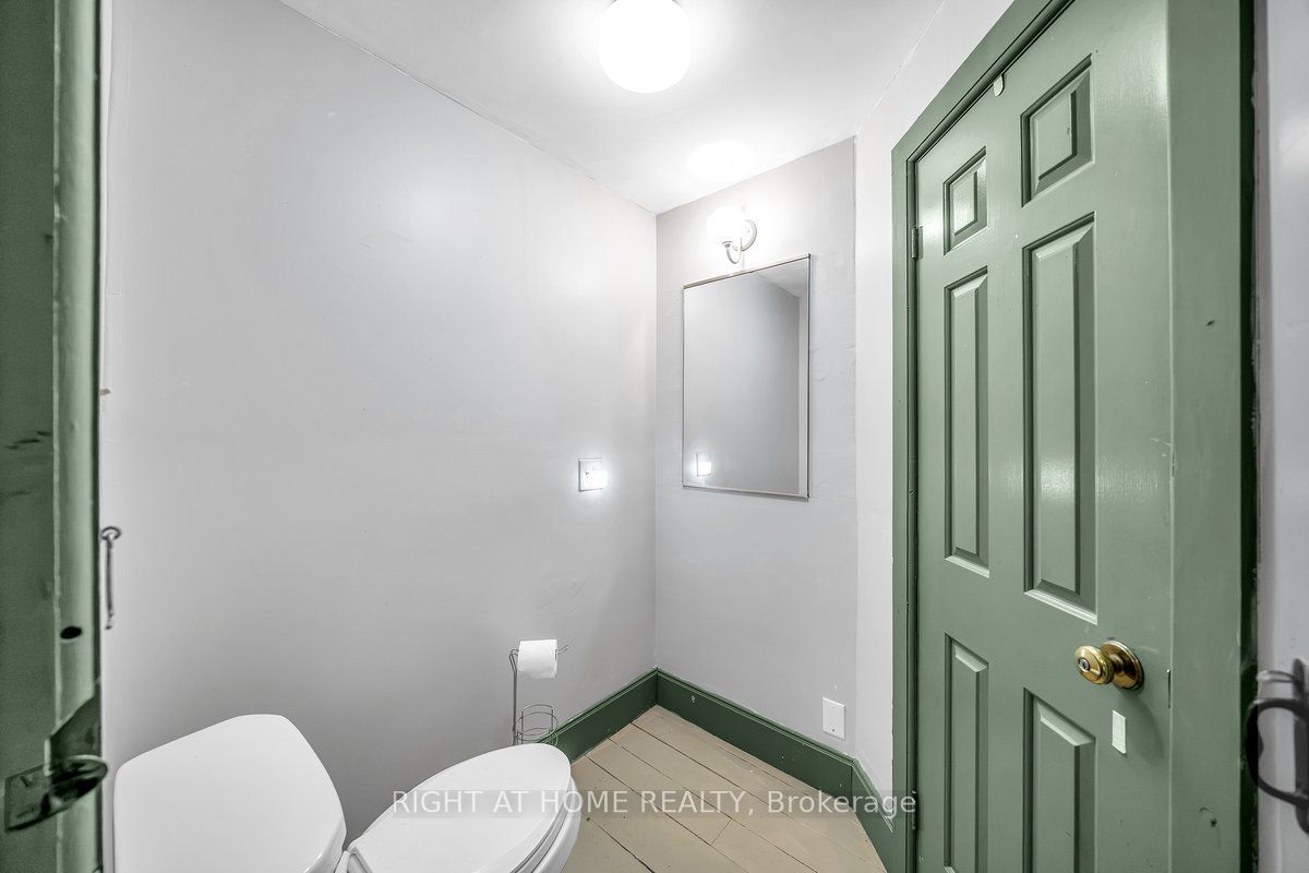 1320 King Street Property Photo 24