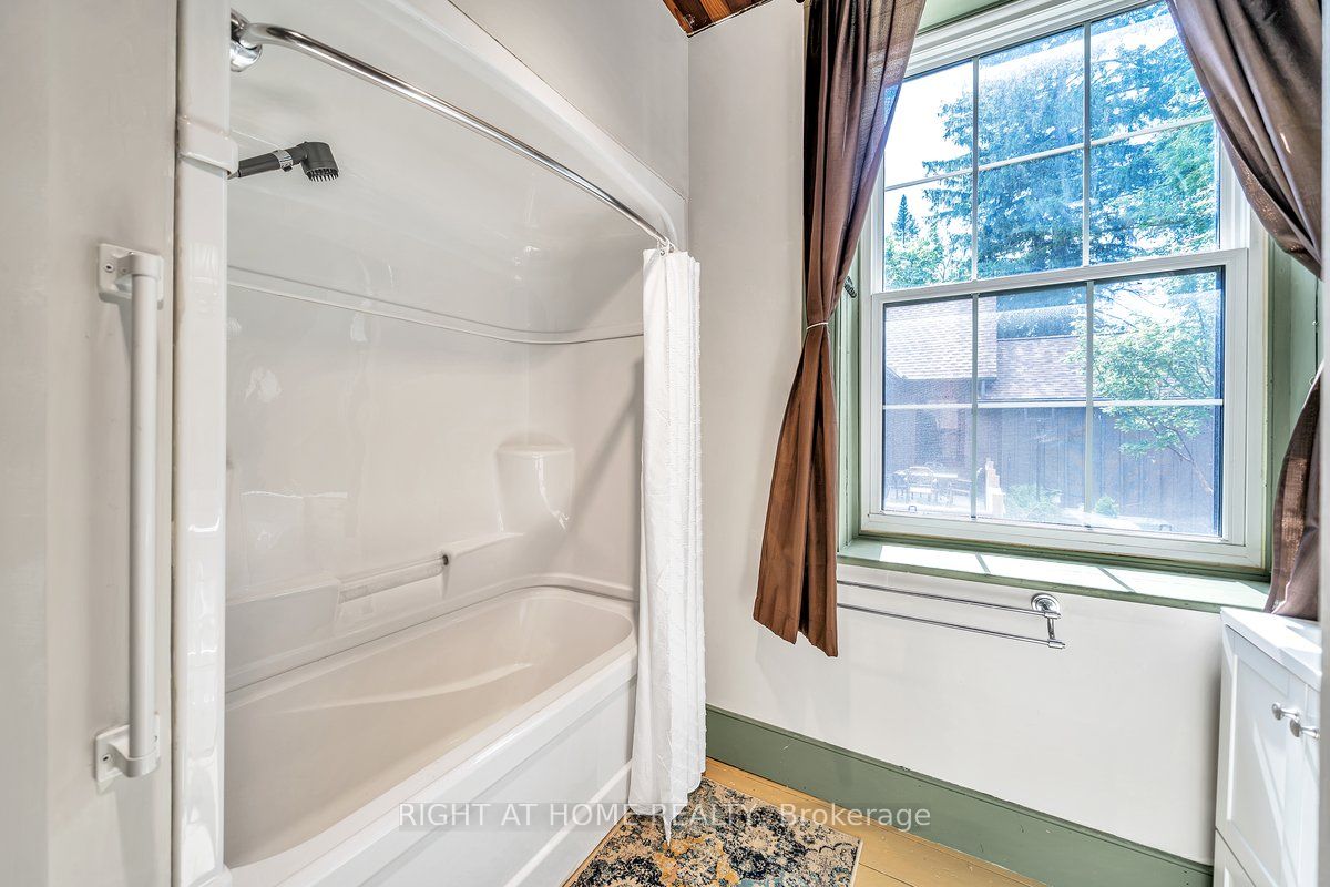 1320 King Street Property Photo 25