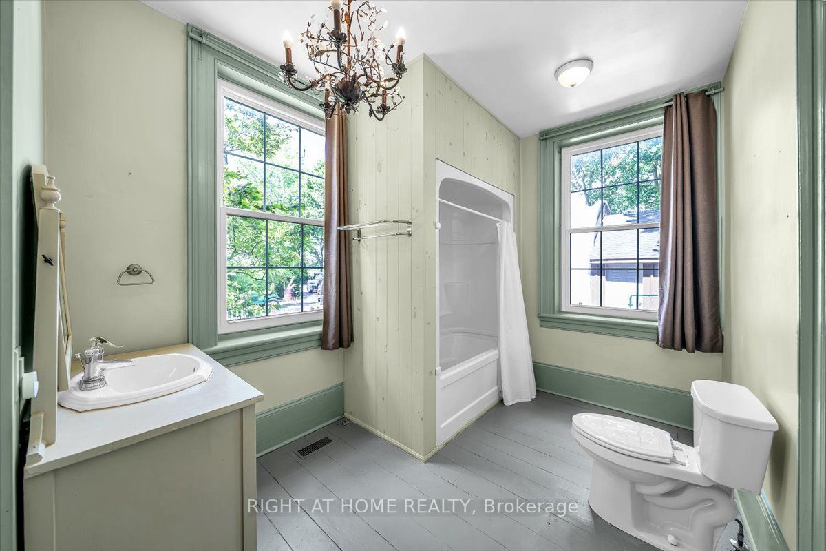 1320 King Street Property Photo 28