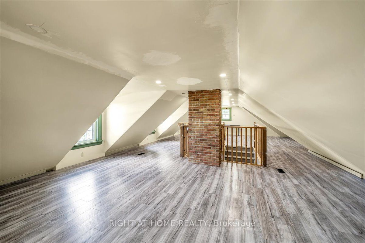 1320 King Street Property Photo 45