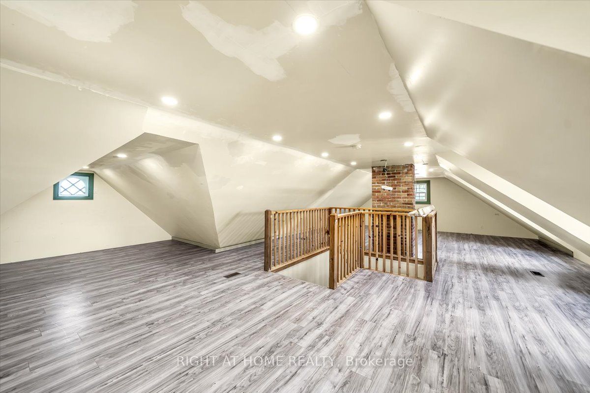 1320 King Street Property Photo 46