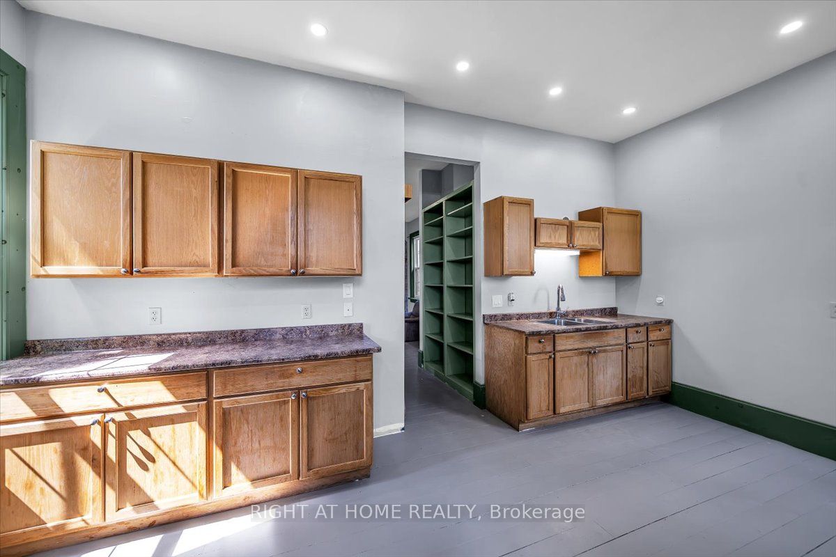 1320 King Street Property Photo 48