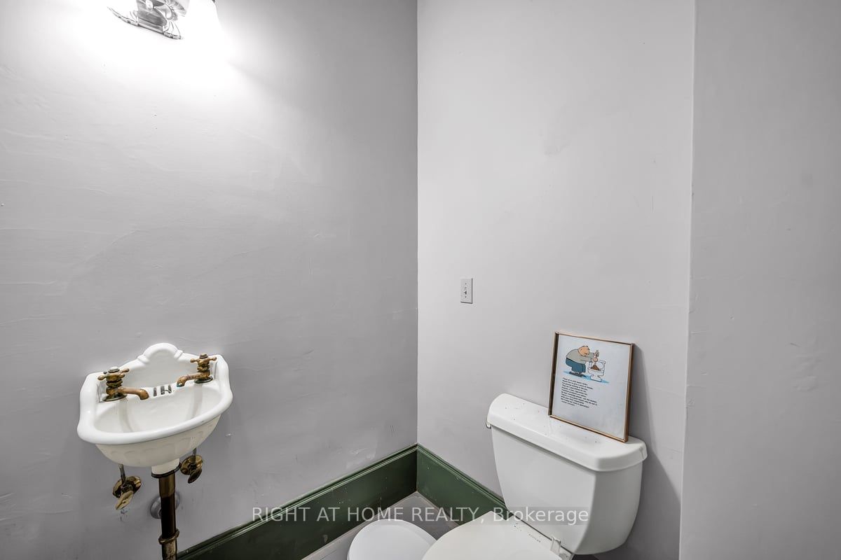1320 King Street Property Photo 49