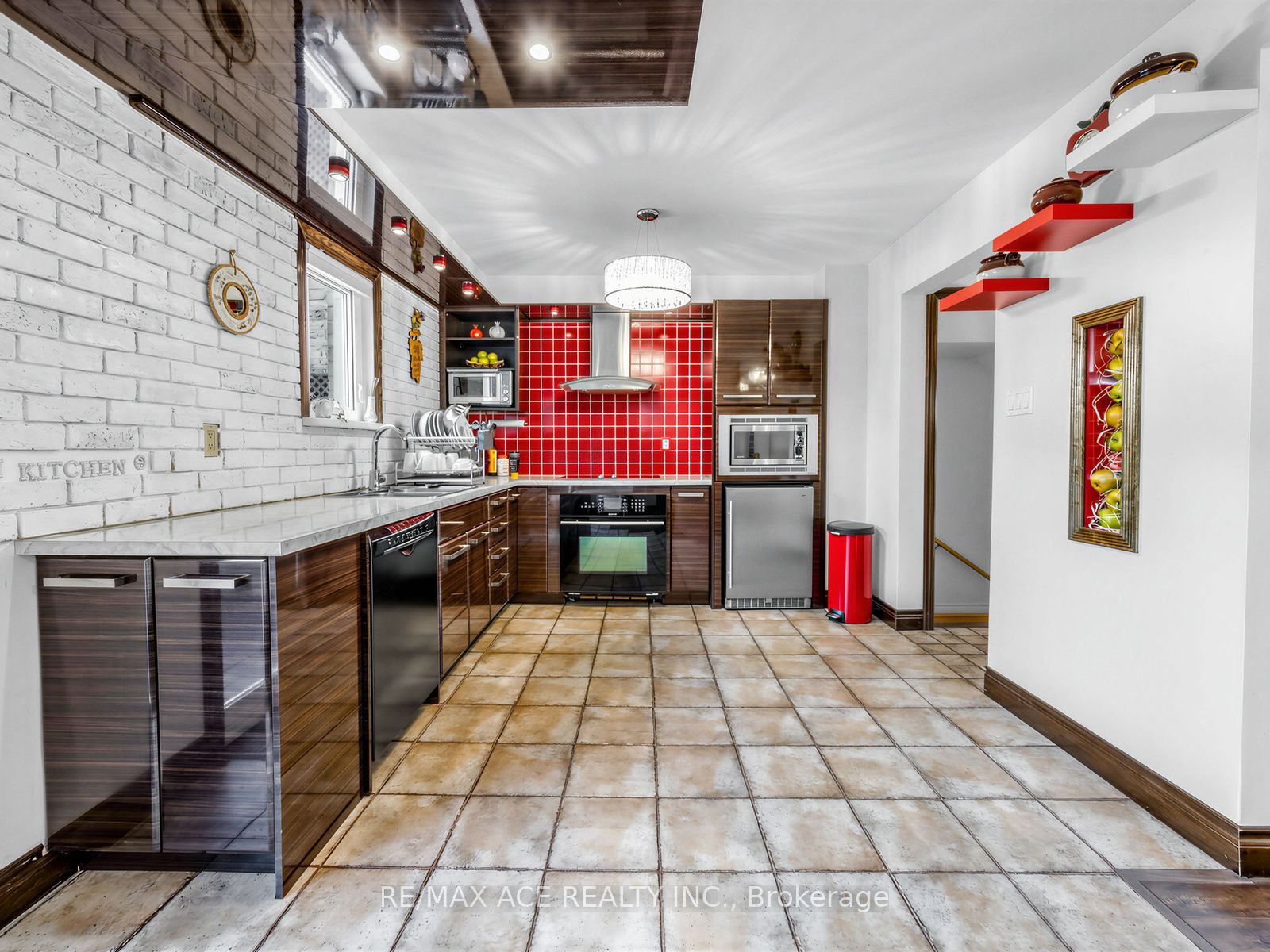 40 Weekes Drive Property Photo 13