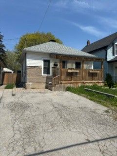 182 Bloor Street W Property Photo 1