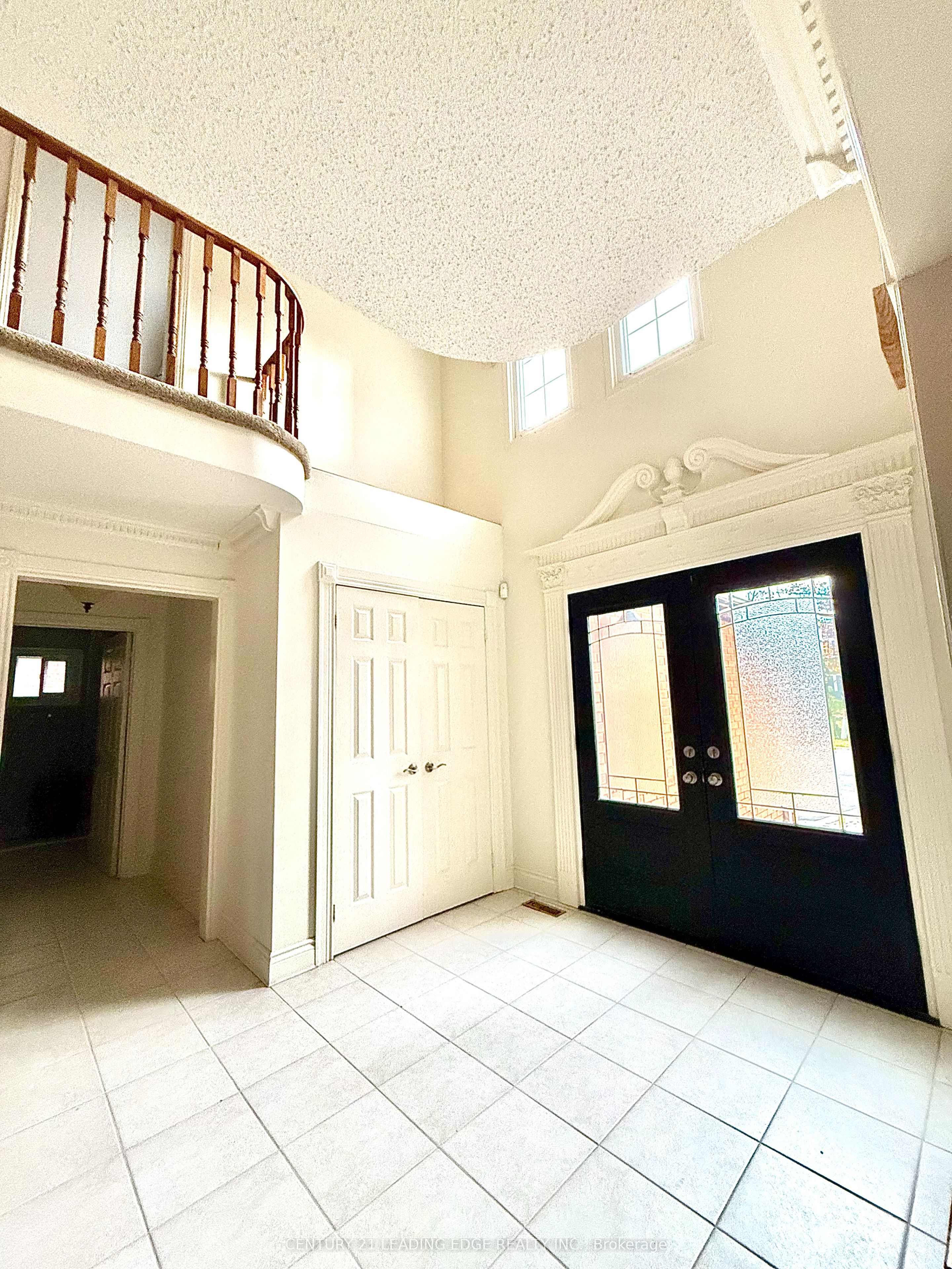 492 Palmtree Crescent Property Photo 2