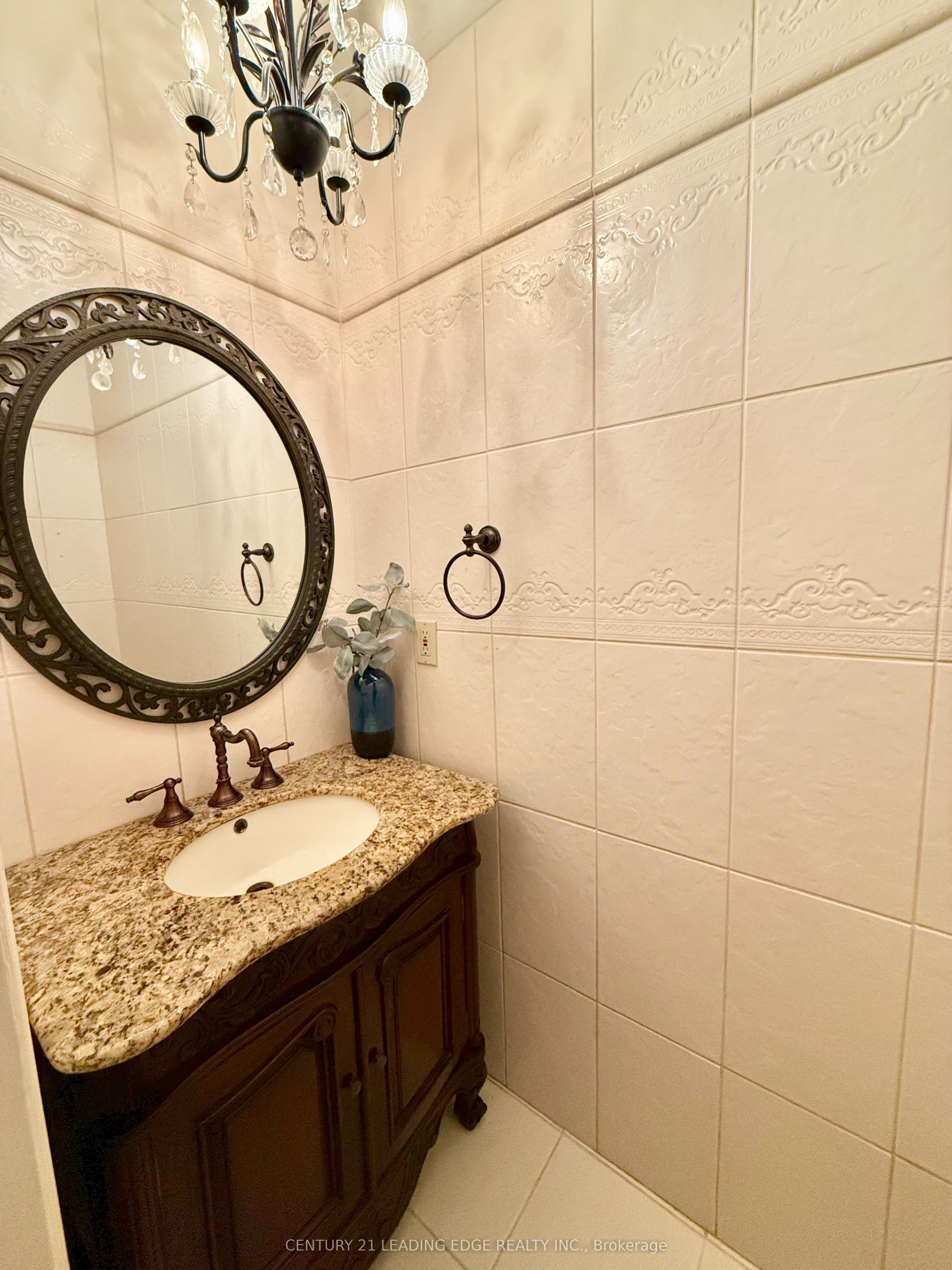 492 Palmtree Crescent Property Photo 3