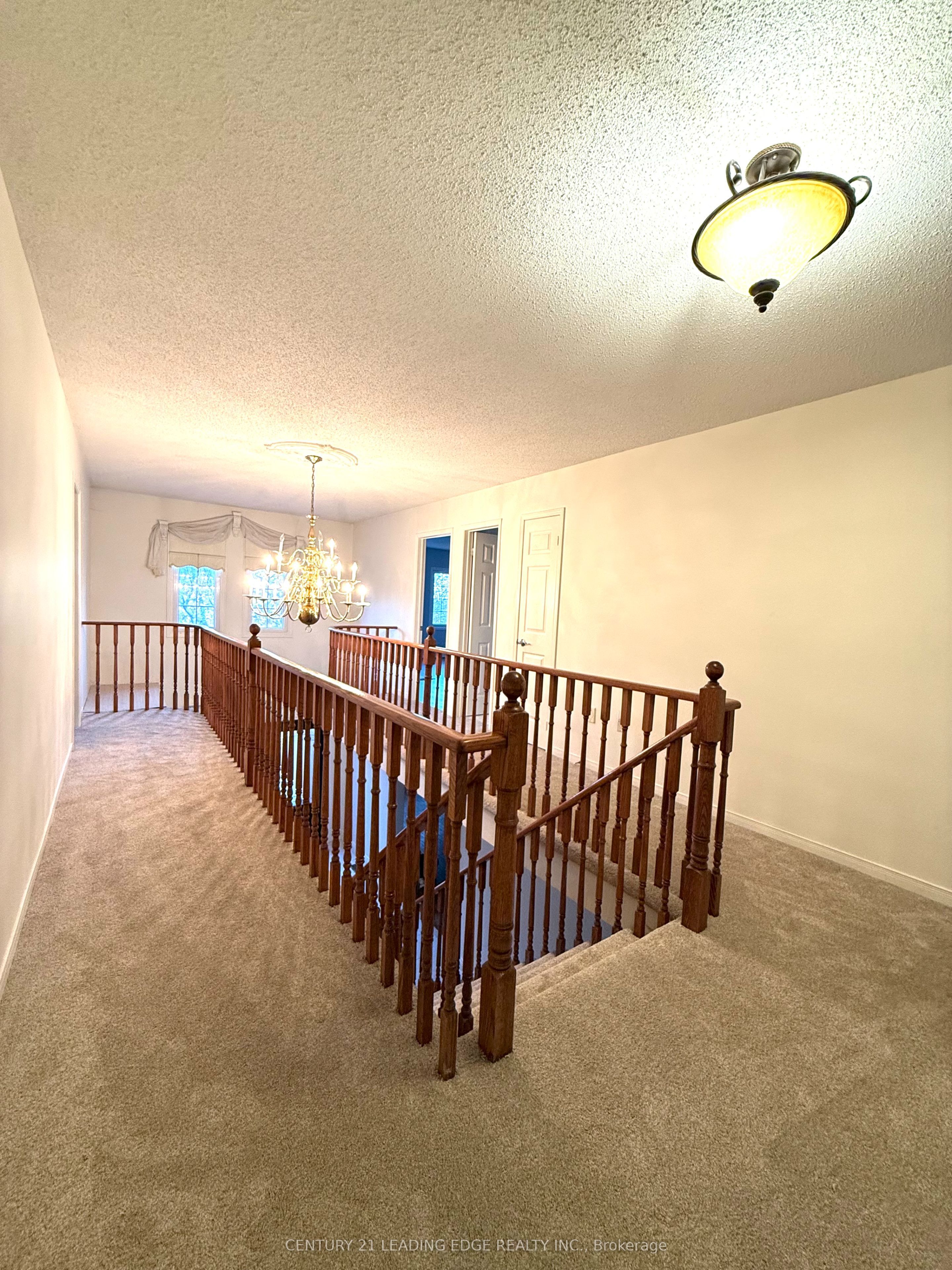 492 Palmtree Crescent Property Photo 10