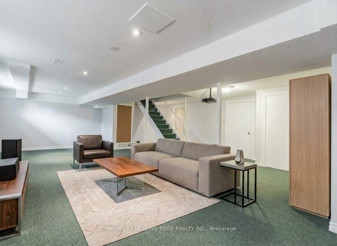 492 Palmtree Crescent Property Photo 17