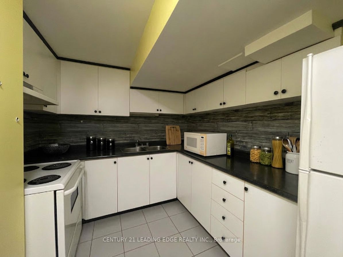 492 Palmtree Crescent Property Photo 19