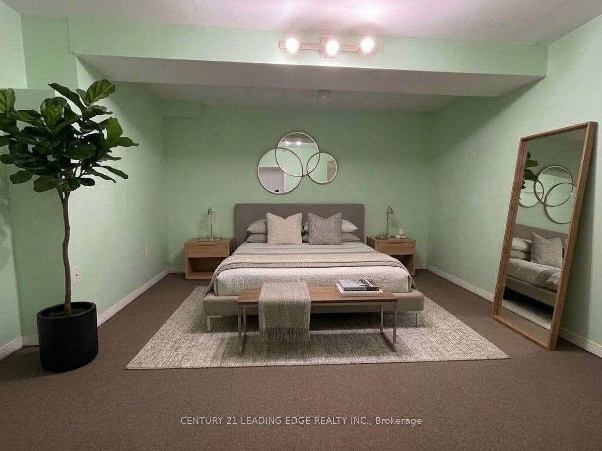 492 Palmtree Crescent Property Photo 20