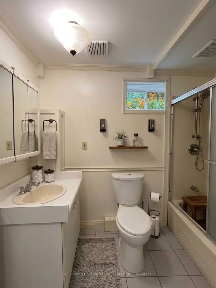 492 Palmtree Crescent Property Photo 21