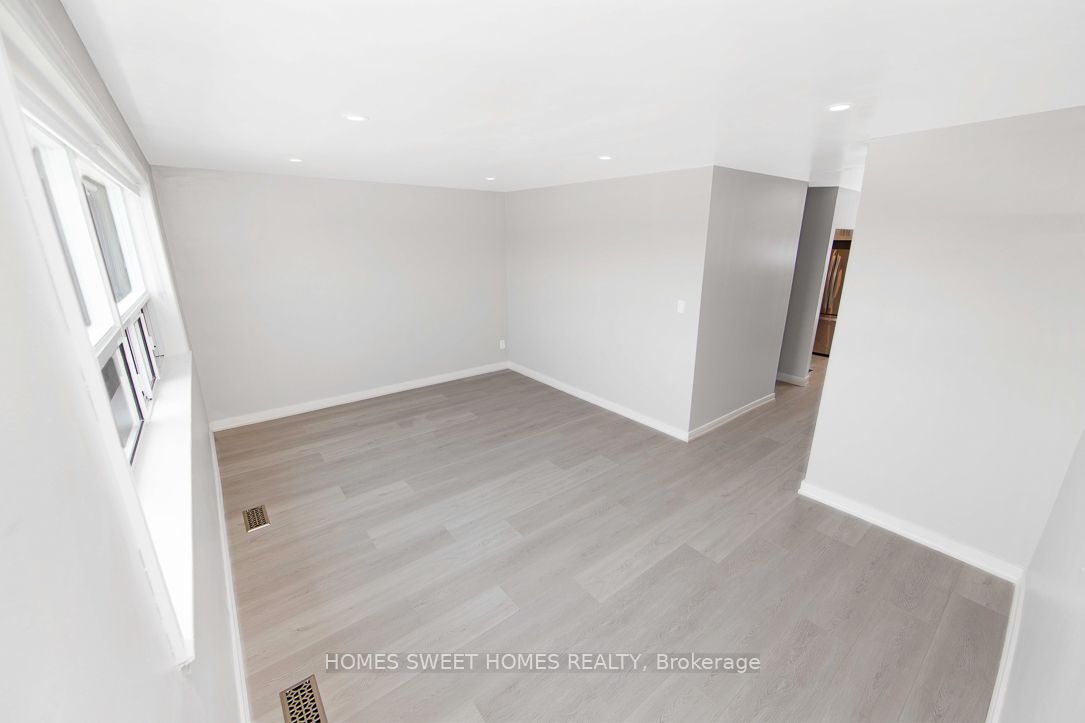 1352 Kennedy Road A Property Photo 3