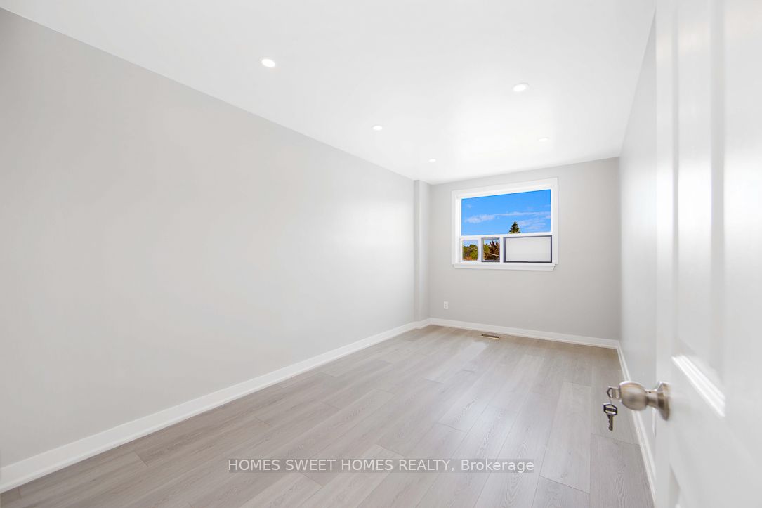 1352 Kennedy Road A Property Photo 5