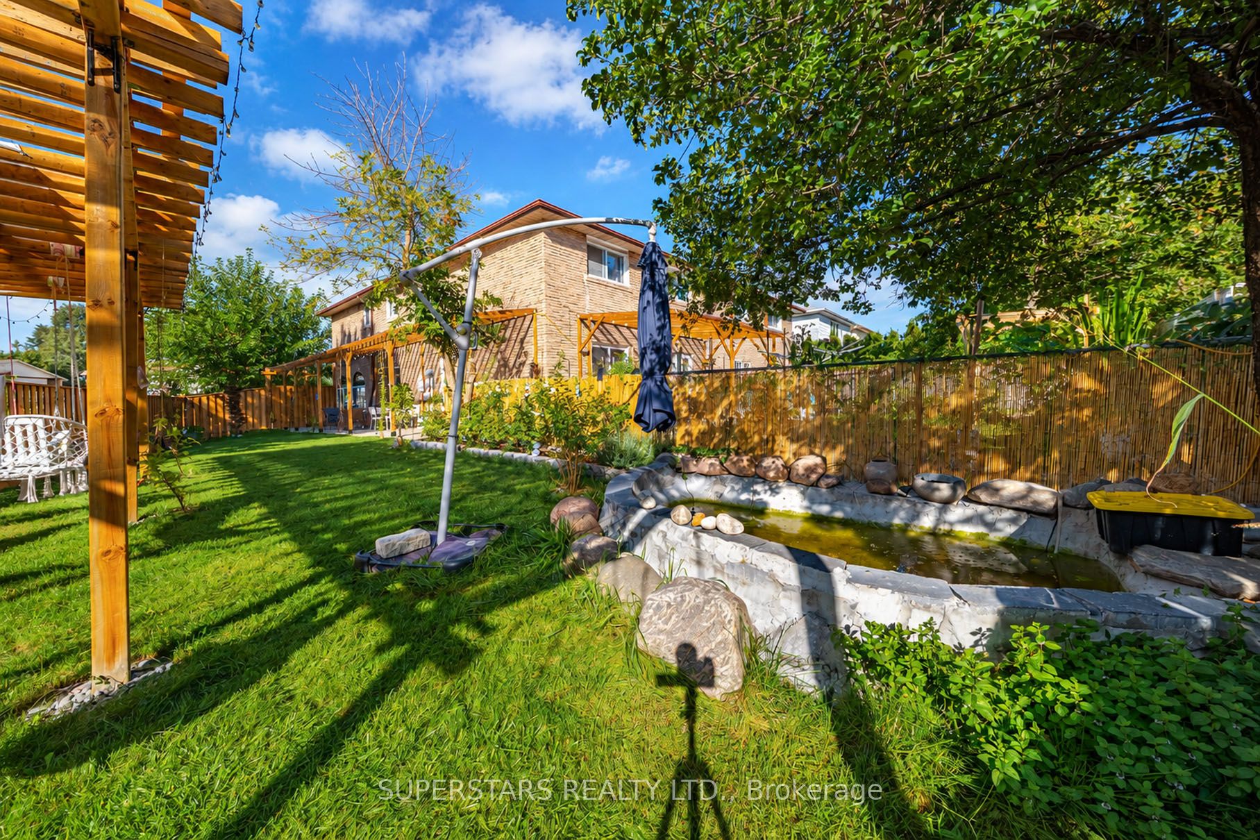 63 La Peer Boulevard Property Photo 6