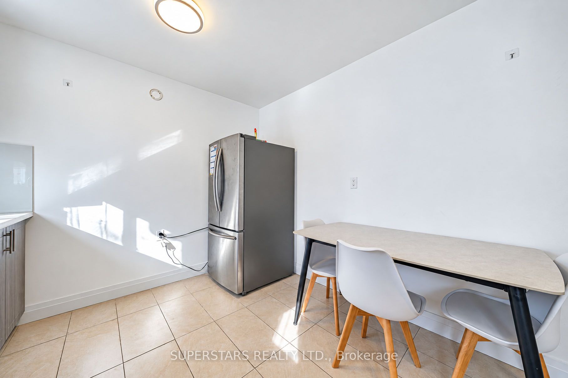 63 La Peer Boulevard Property Photo 14