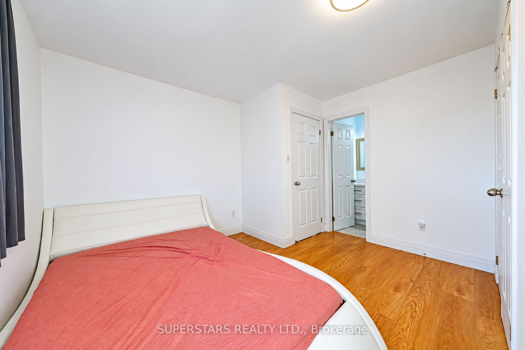 63 La Peer Boulevard Property Photo 21