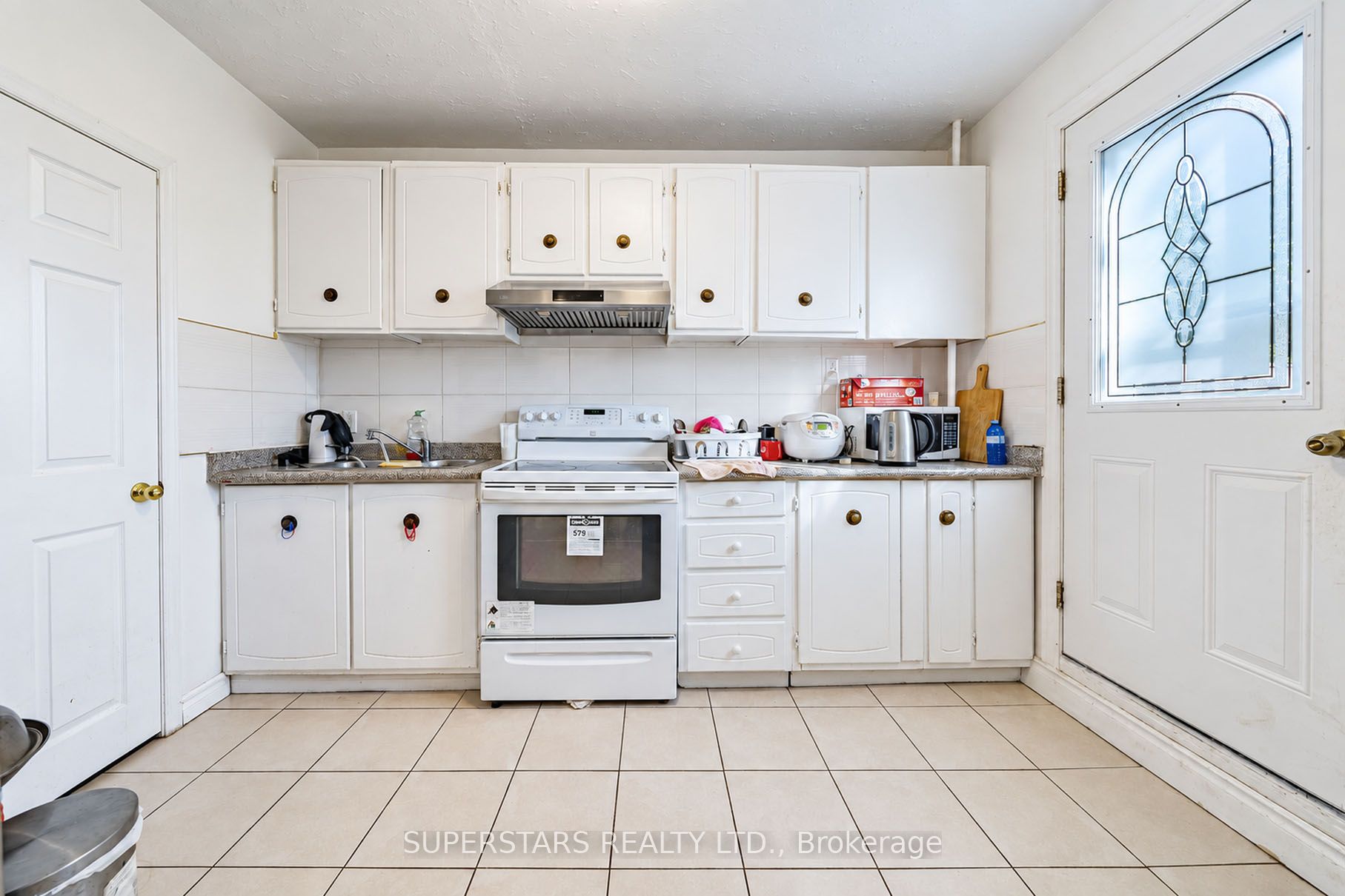 63 La Peer Boulevard Property Photo 28