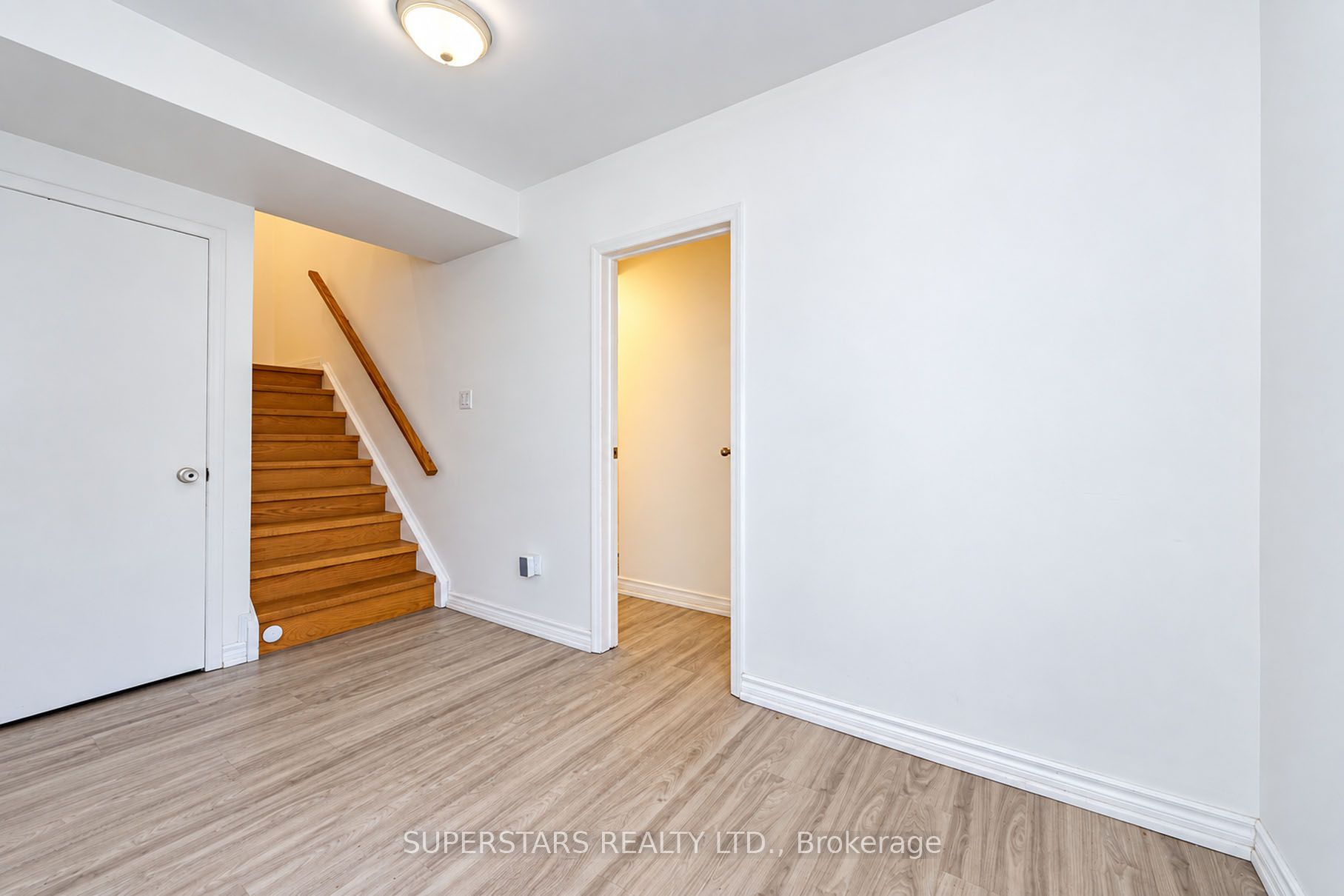 63 La Peer Boulevard Property Photo 35