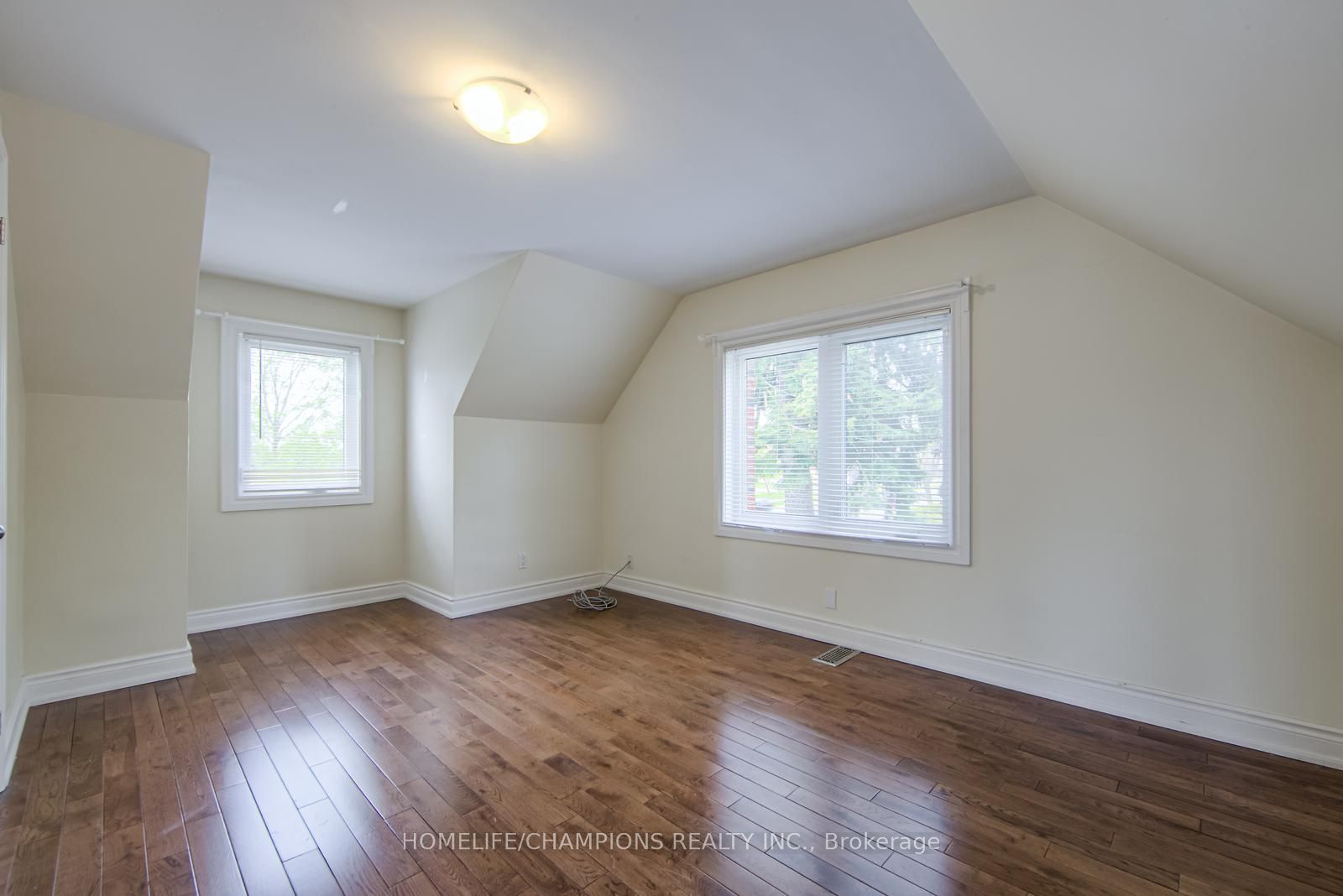4300 Lawrence Avenue E Property Photo 7