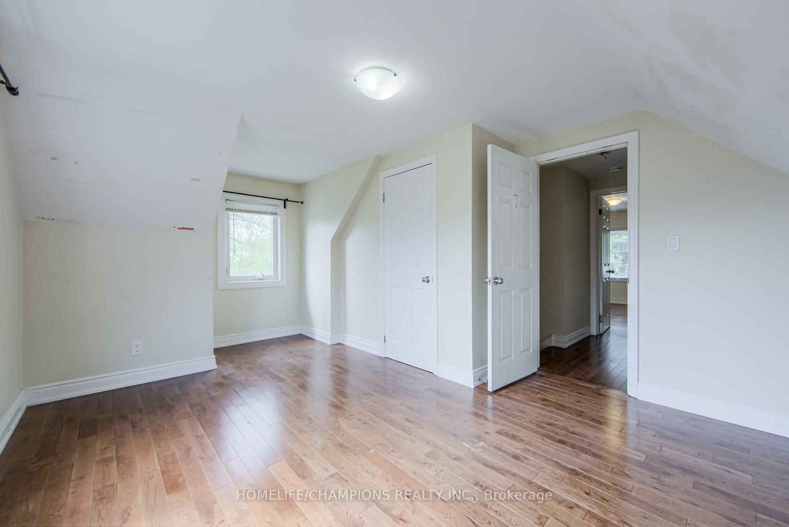4300 Lawrence Avenue E Property Photo 8