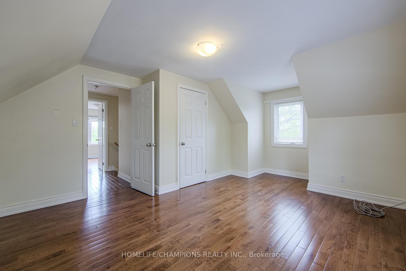 4300 Lawrence Avenue E Property Photo 10