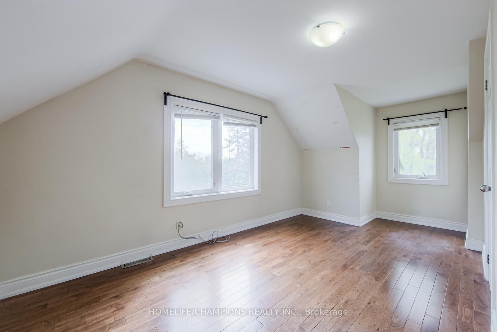4300 Lawrence Avenue E Property Photo 11