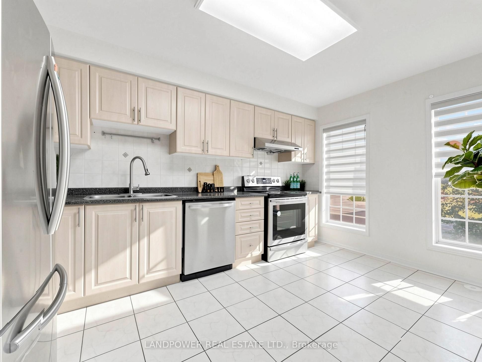 821 Sandhurst Circle Property Photo 15