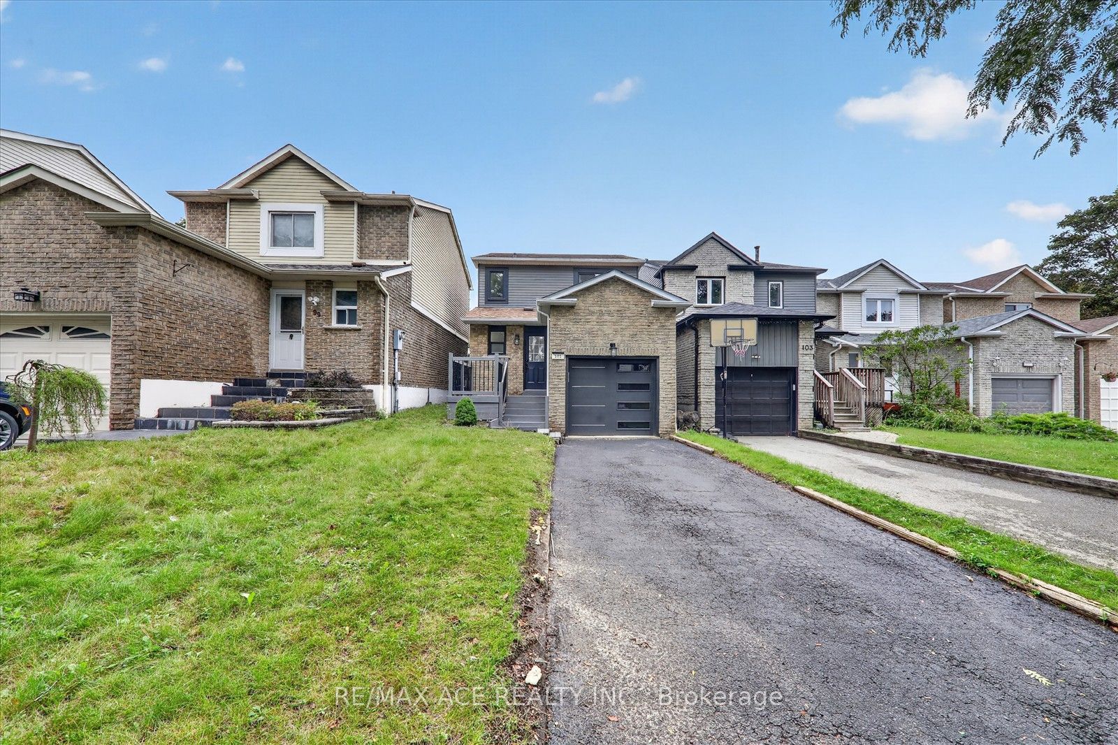 101 Greenfield Crescent Property Photo 2