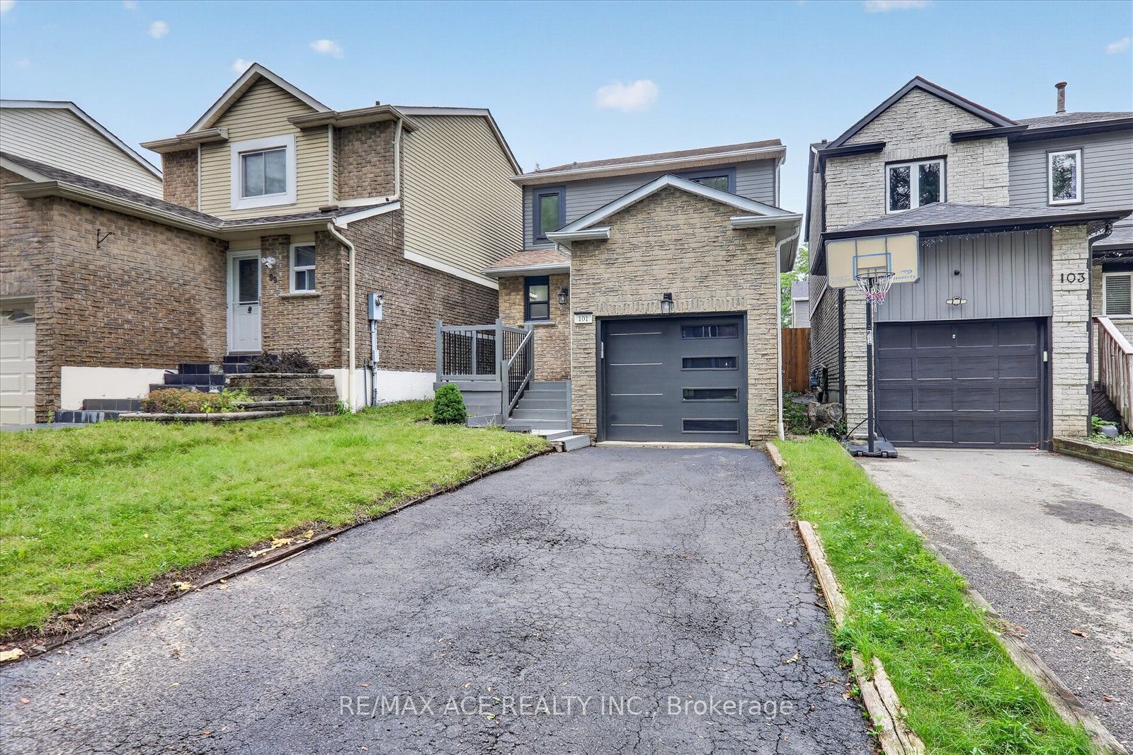 101 Greenfield Crescent Property Photo 3