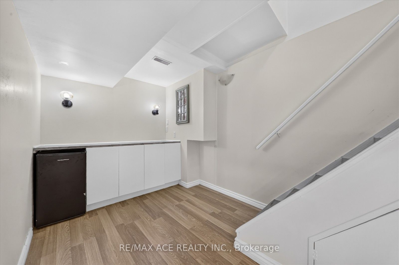 101 Greenfield Crescent Property Photo 28